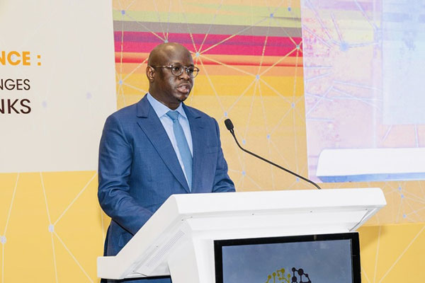 SUPPOSEE DETTE CACHEE VIA TRS (Total Return Swaps): DAKAR DEMONTE « FINANCIAL TIMES »