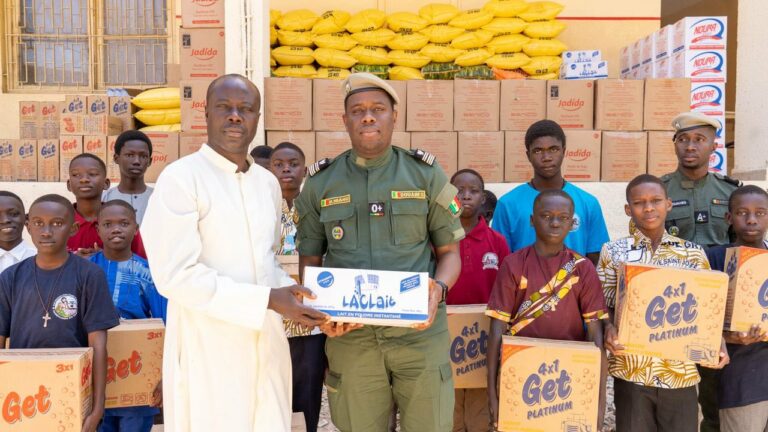 La Direction générale des Douanes au chevet du Petit Séminaire de Ngazobil